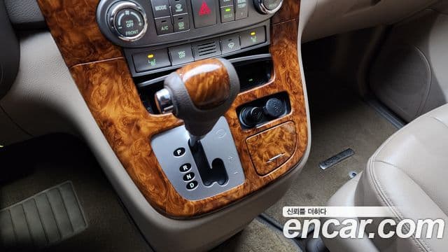 Kia Carnival R Premium, 2013 9