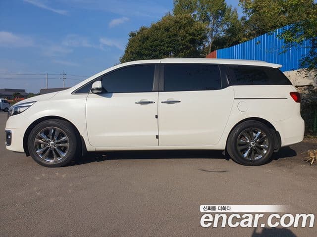 Kia All New Carnival Noblesse, 2016 3