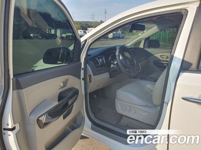 Kia All New Carnival Noblesse, 2016 4