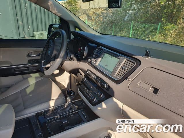 Kia All New Carnival Noblesse, 2016 9