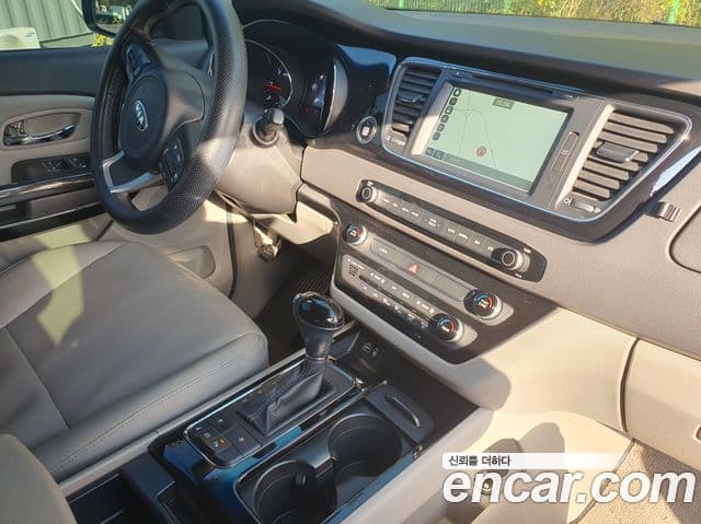 Kia All New Carnival Noblesse, 2016 10