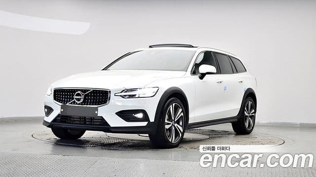 Volvo V60 Cross Country 2세대 B5 Pro AWD, 2021 1