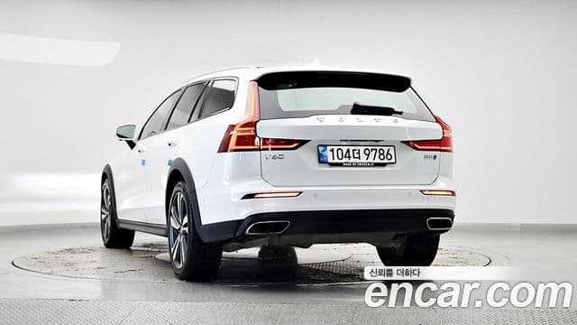 Volvo V60 Cross Country 2세대 B5 Pro AWD, 2021 4