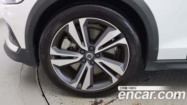 Volvo V60 Cross Country 2세대 B5 Pro AWD, 2021 все фото