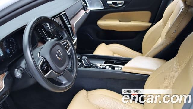 Volvo V60 Cross Country 2세대 B5 Pro AWD, 2021 10