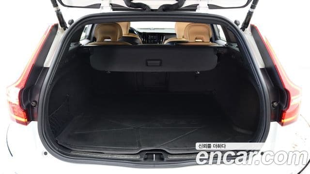 Volvo V60 Cross Country 2세대 B5 Pro AWD, 2021 12