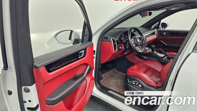 Porsche Cayenne (PO536), 2020 10