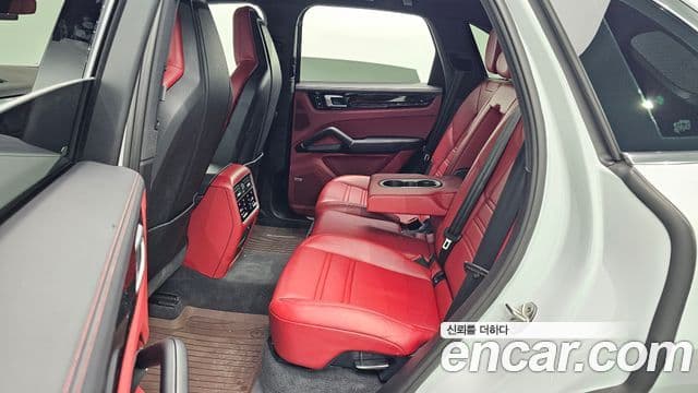 Porsche Cayenne (PO536), 2020 11