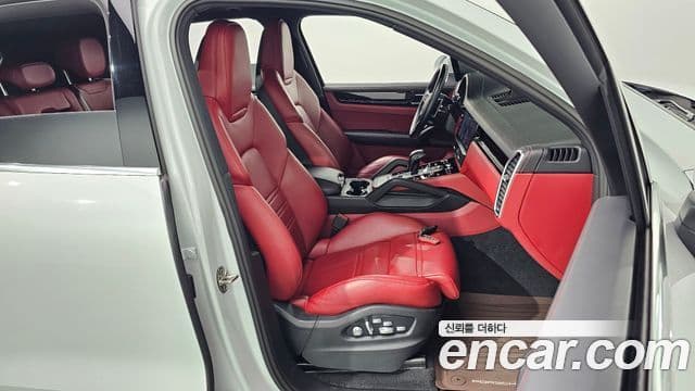 Porsche Cayenne (PO536), 2020 12