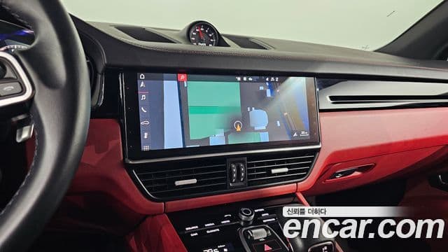 Porsche Cayenne (PO536), 2020 17