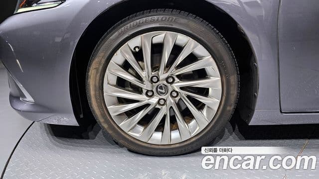 Lexus ES300h 7세대 Executive, 2019 все фото