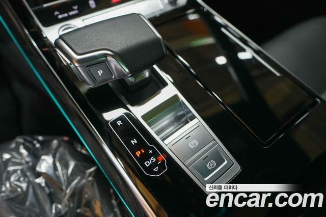 Audi A8 (D5) 55 TFSI Quattro Premium LWB, 2023 9