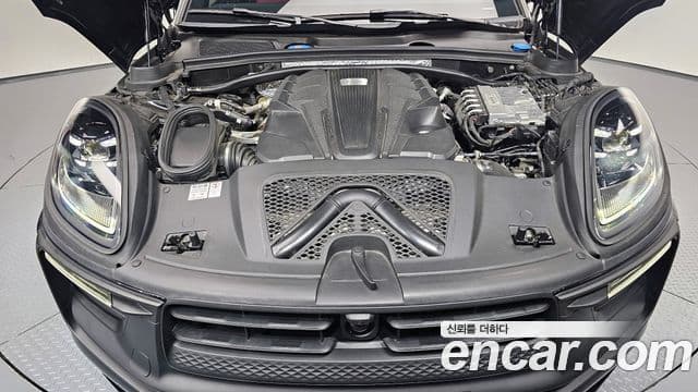 Porsche Macan 95B, 2022 6