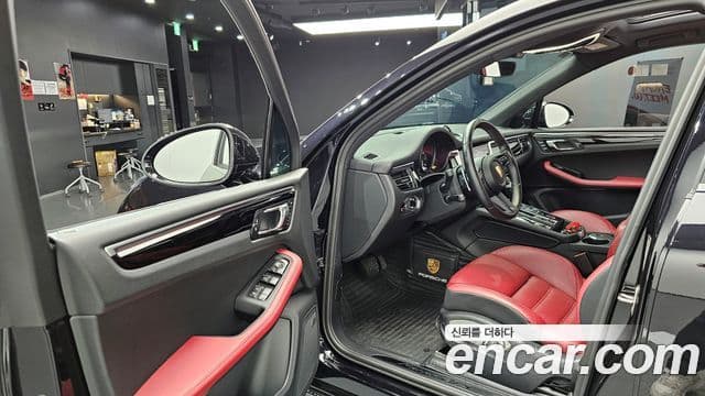 Porsche Macan 95B, 2022 11