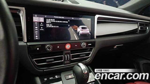 Porsche Macan 95B, 2022 14