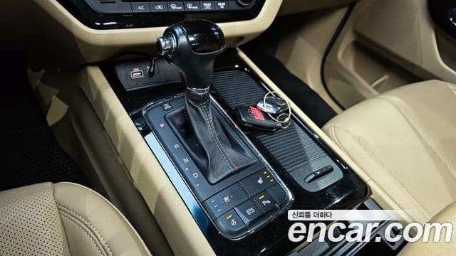 Kia All New Carnival VIP, 2016 9