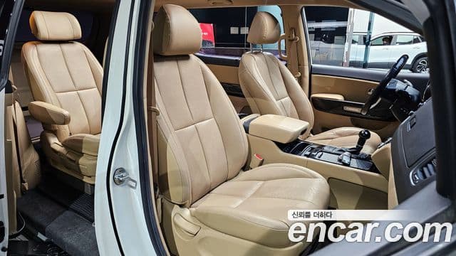 Kia All New Carnival VIP, 2016 10