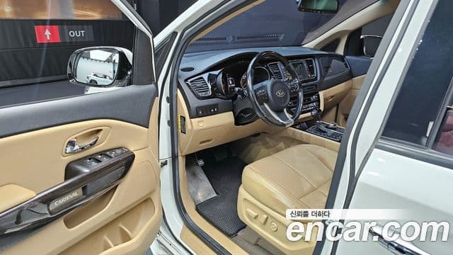 Kia All New Carnival VIP, 2016 11