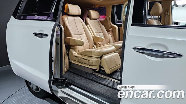 Kia All New Carnival VIP, 2016 12