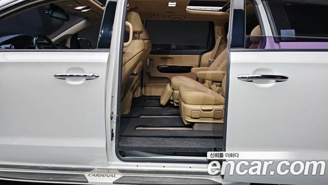 Kia All New Carnival VIP, 2016 13