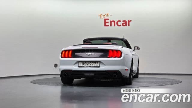 Ford Mustang кабриолет, 2021 4