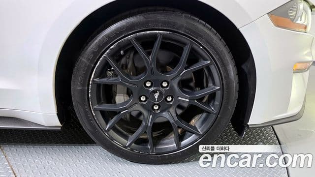 Ford Mustang кабриолет, 2021 все фото