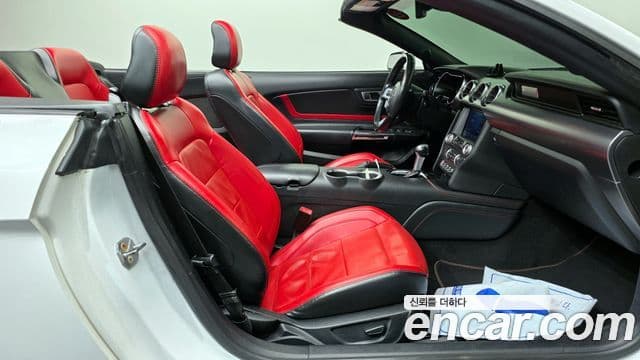 Ford Mustang кабриолет, 2021 11