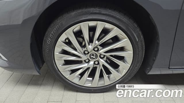 Lexus ES300h 7세대 Executive, 2024 все фото