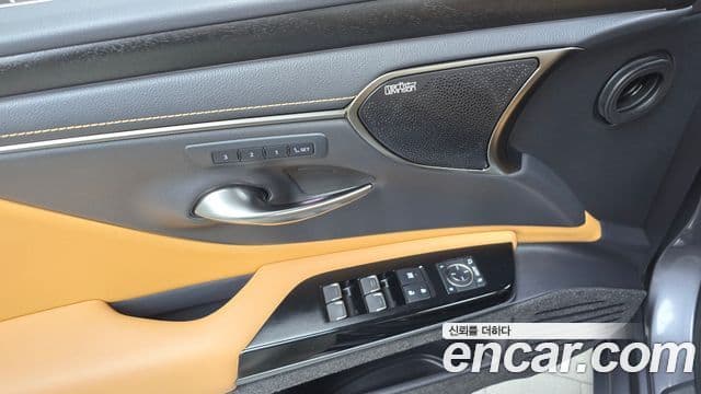 Lexus ES300h 7세대 Executive, 2024 16