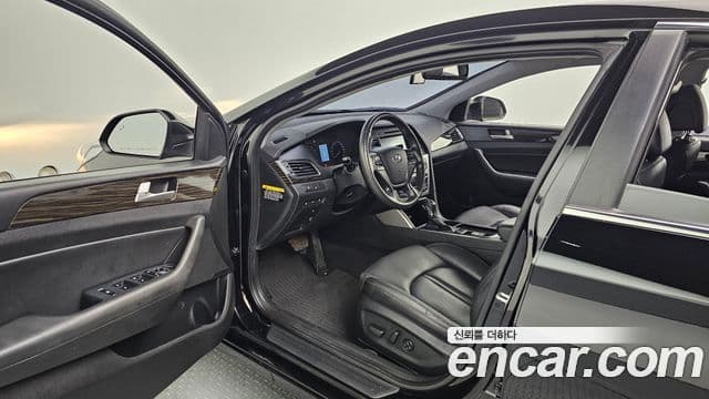 Hyundai LF Sonata Special, 2017 10