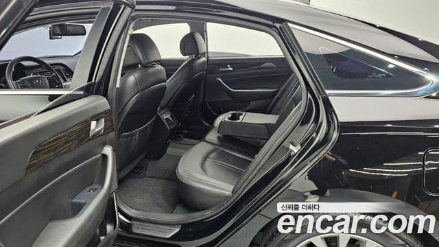 Hyundai LF Sonata Special, 2017 12