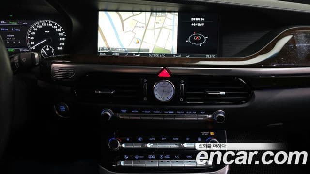 Genesis EQ900 Prestige, 2018 15