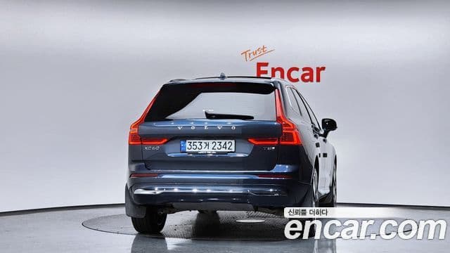 Volvo XC60 2세대 T8 Ultra Bright, 2025 4