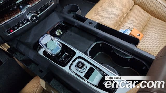 Volvo XC60 2세대 T8 Ultra Bright, 2025 9