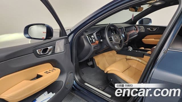 Volvo XC60 2세대 T8 Ultra Bright, 2025 10