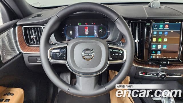 Volvo XC60 2세대 T8 Ultra Bright, 2025 13