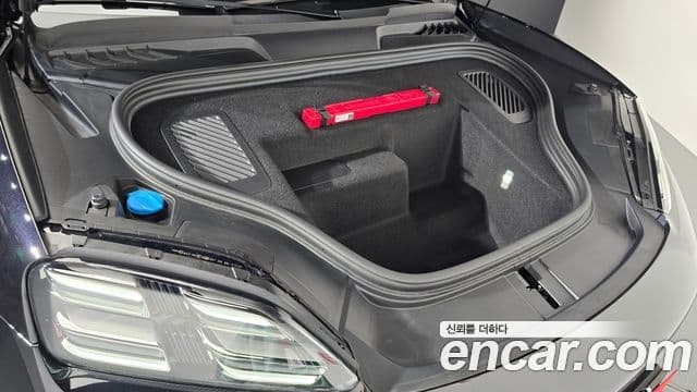 Porsche Macan EV 4S, 2025 6