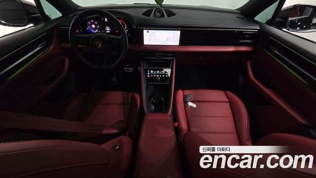 Porsche Macan EV 4S, 2025 7