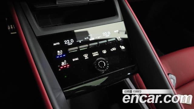 Porsche Macan EV 4S, 2025 9