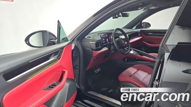 Porsche Macan EV 4S, 2025 10