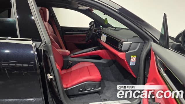 Porsche Macan EV 4S, 2025 11