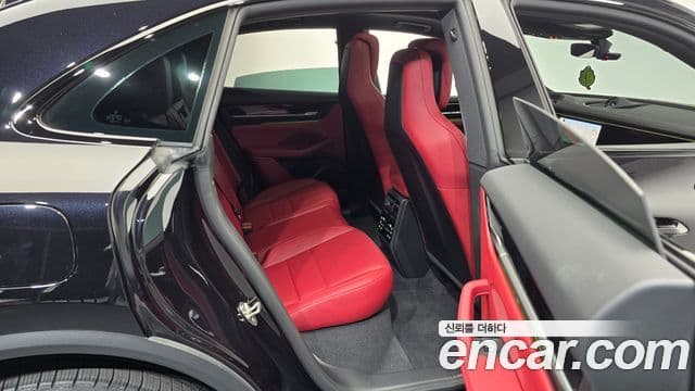 Porsche Macan EV 4S, 2025 12