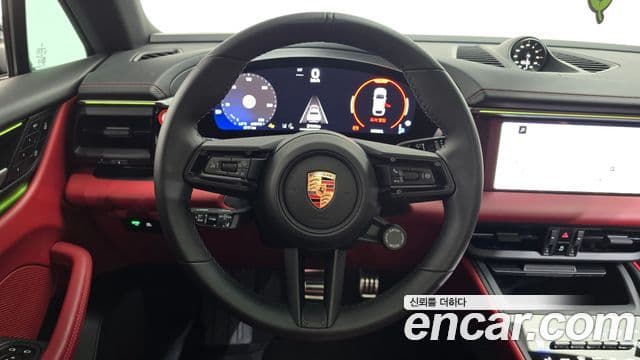 Porsche Macan EV 4S, 2025 13