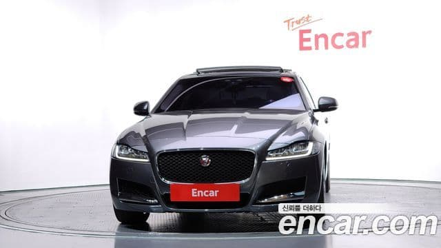 Jaguar XF (X260) 25t Portfolio, 2019 3