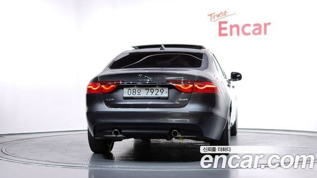 Jaguar XF (X260) 25t Portfolio, 2019 4