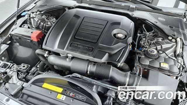 Jaguar XF (X260) 25t Portfolio, 2019 6