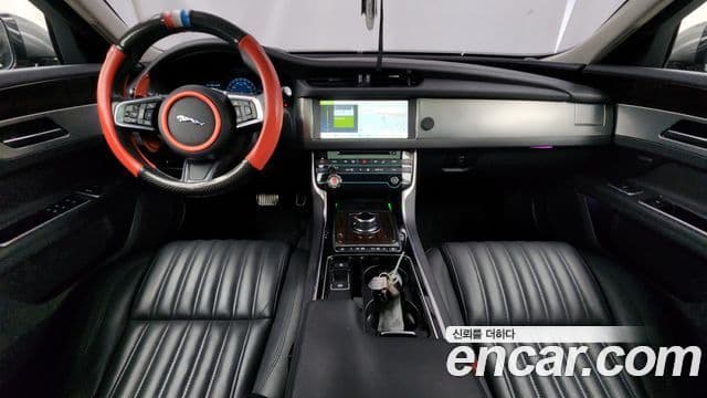 Jaguar XF (X260) 25t Portfolio, 2019 7