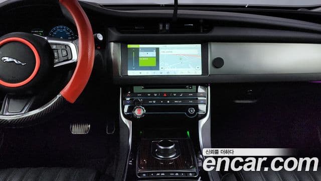 Jaguar XF (X260) 25t Portfolio, 2019 14