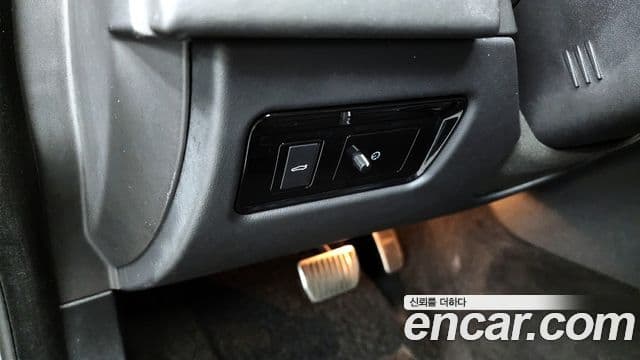 Jaguar XF (X260) 25t Portfolio, 2019 16