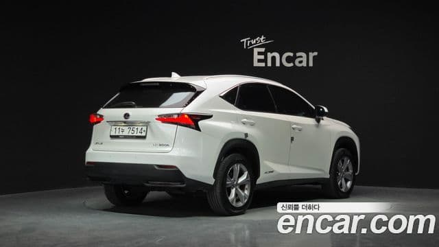 Lexus NX300h Executive, 2015 2